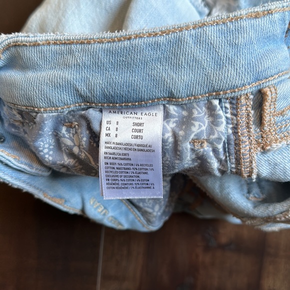 AE Ripped Mom Jean - Picture 7 of 8